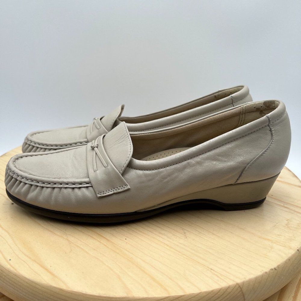 SAS Leather Loafers Womens 9 Beige Cream Slip On Tripad Comfort Shoe Made in USA